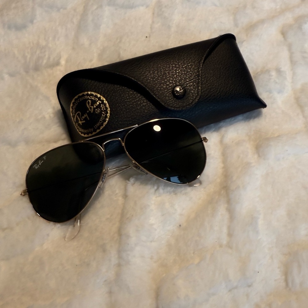 Ray-Ban Aviator Classic – Polarized Gray Lenses / Gold Frame